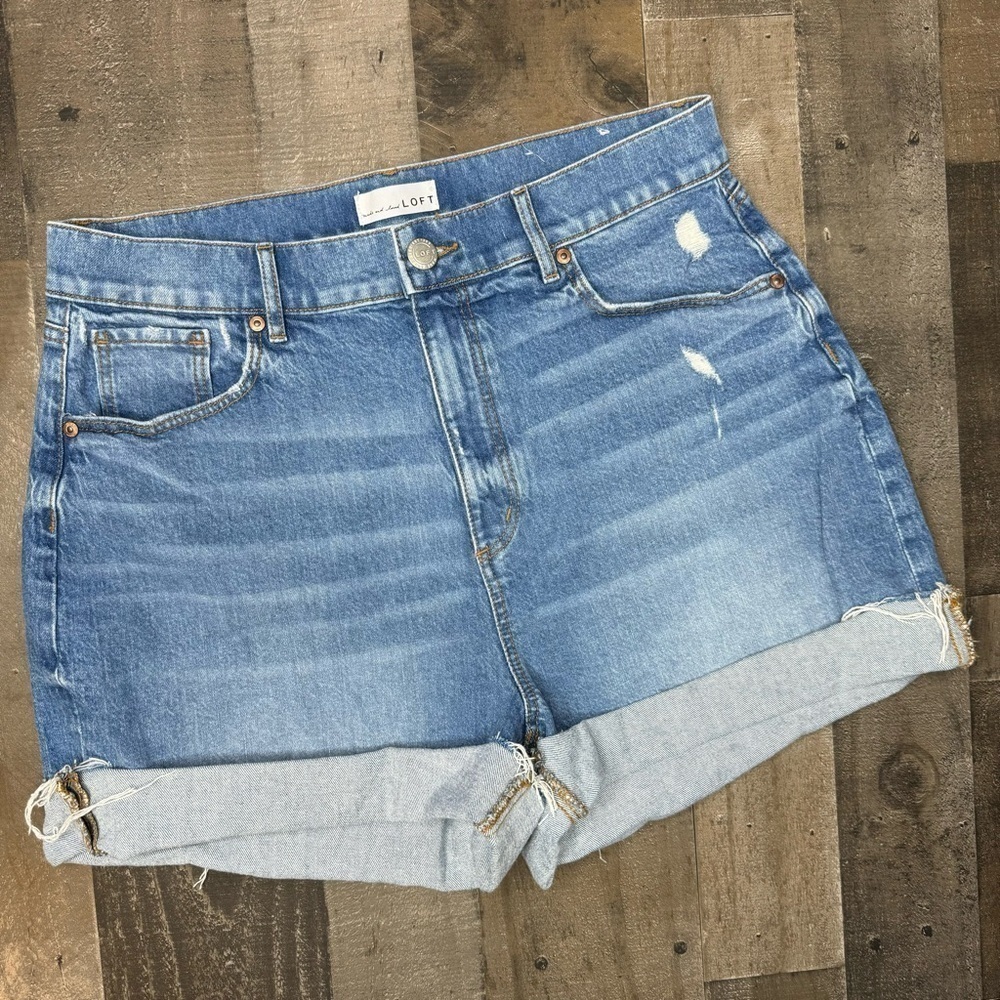 Loft Like New Distressed Jean Shorts size 30/10